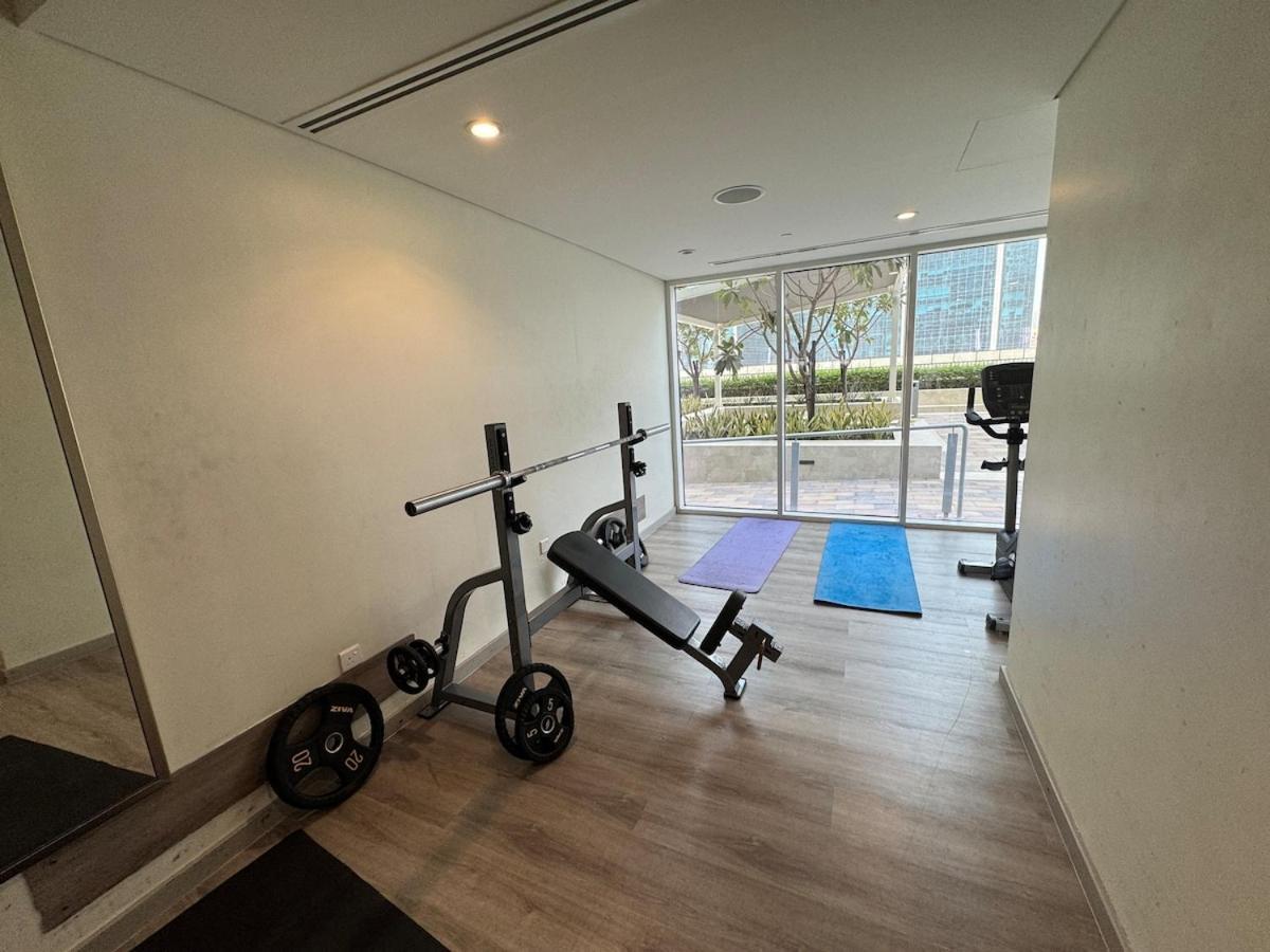 Luxury2br Canal View Free Parking & Water Downtown Apartment Dubai