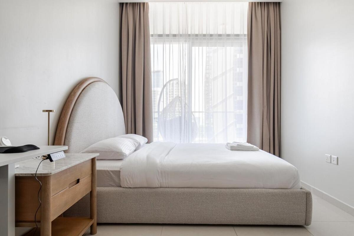 Luxury2br Canal View Free Parking & Water Downtown * Dubai