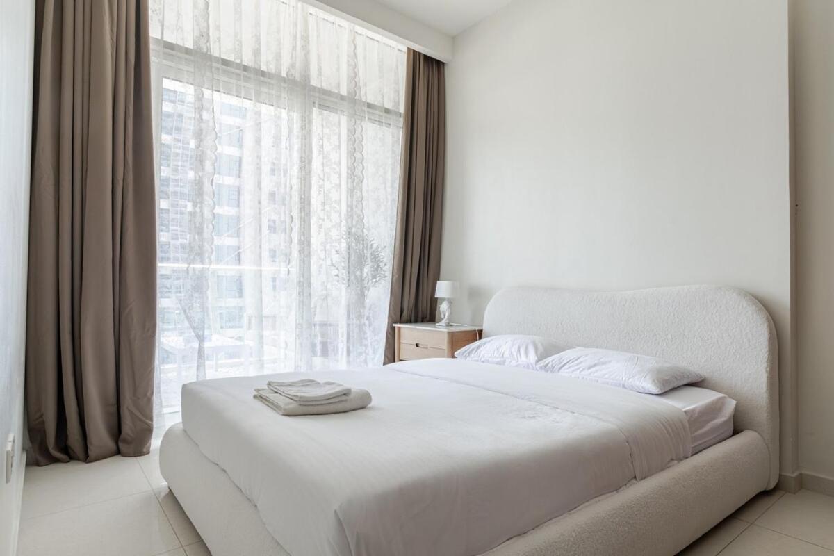 Luxury2br Canal View Free Parking & Water Downtown Apartment