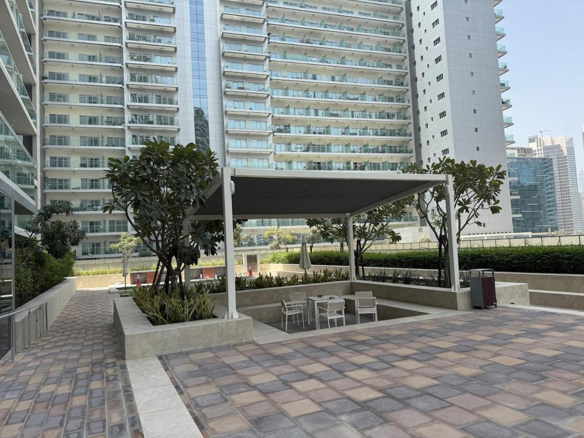 Luxury2br Canal View Free Parking & Water Downtown Apartment Dubai