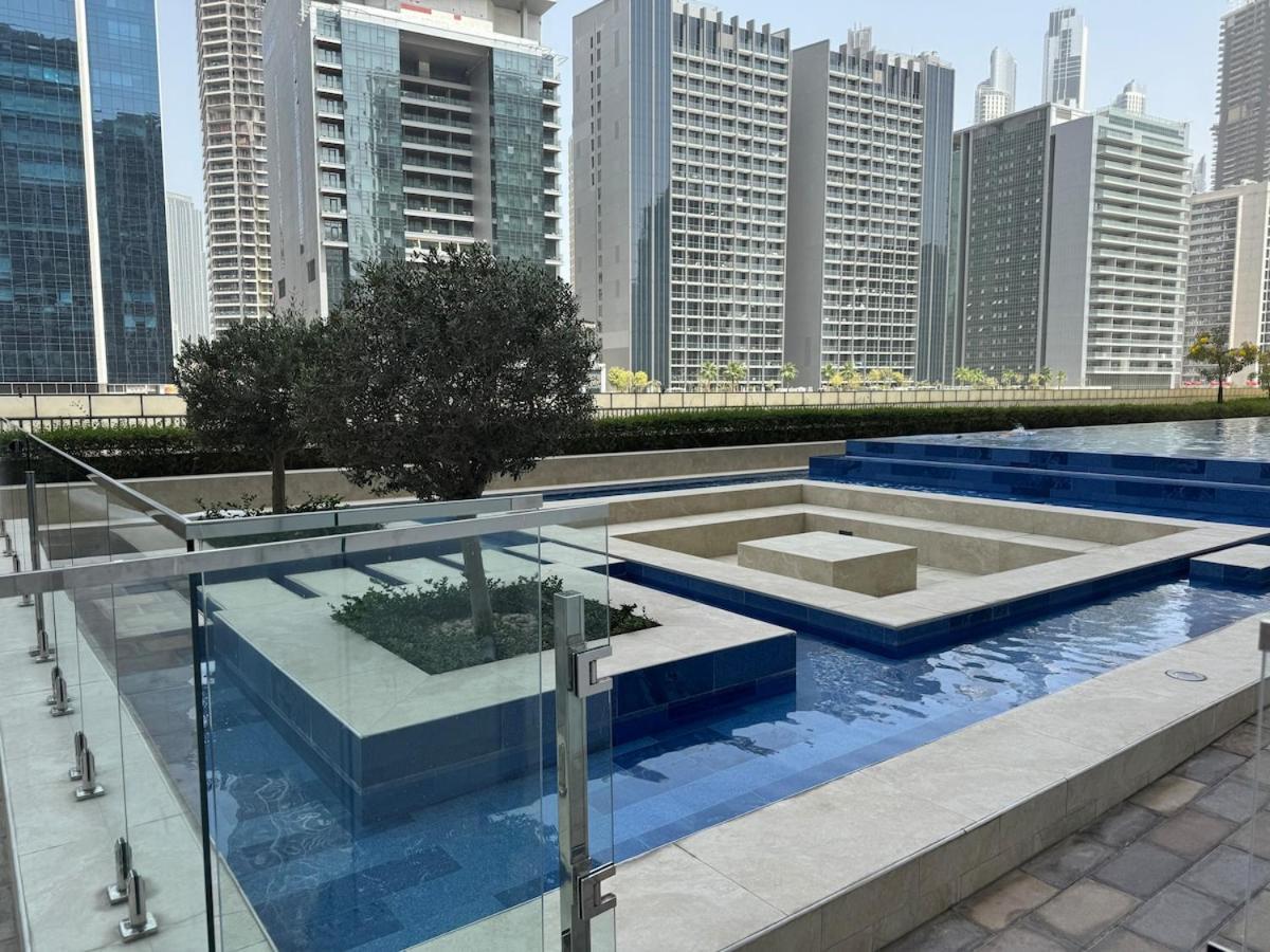 Luxury2br Canal View Free Parking & Water Downtown Apartment Dubai