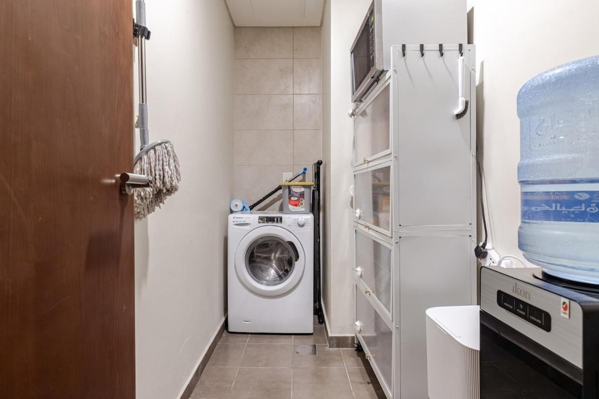 Luxury2br Canal View Free Parking & Water Downtown * Dubai