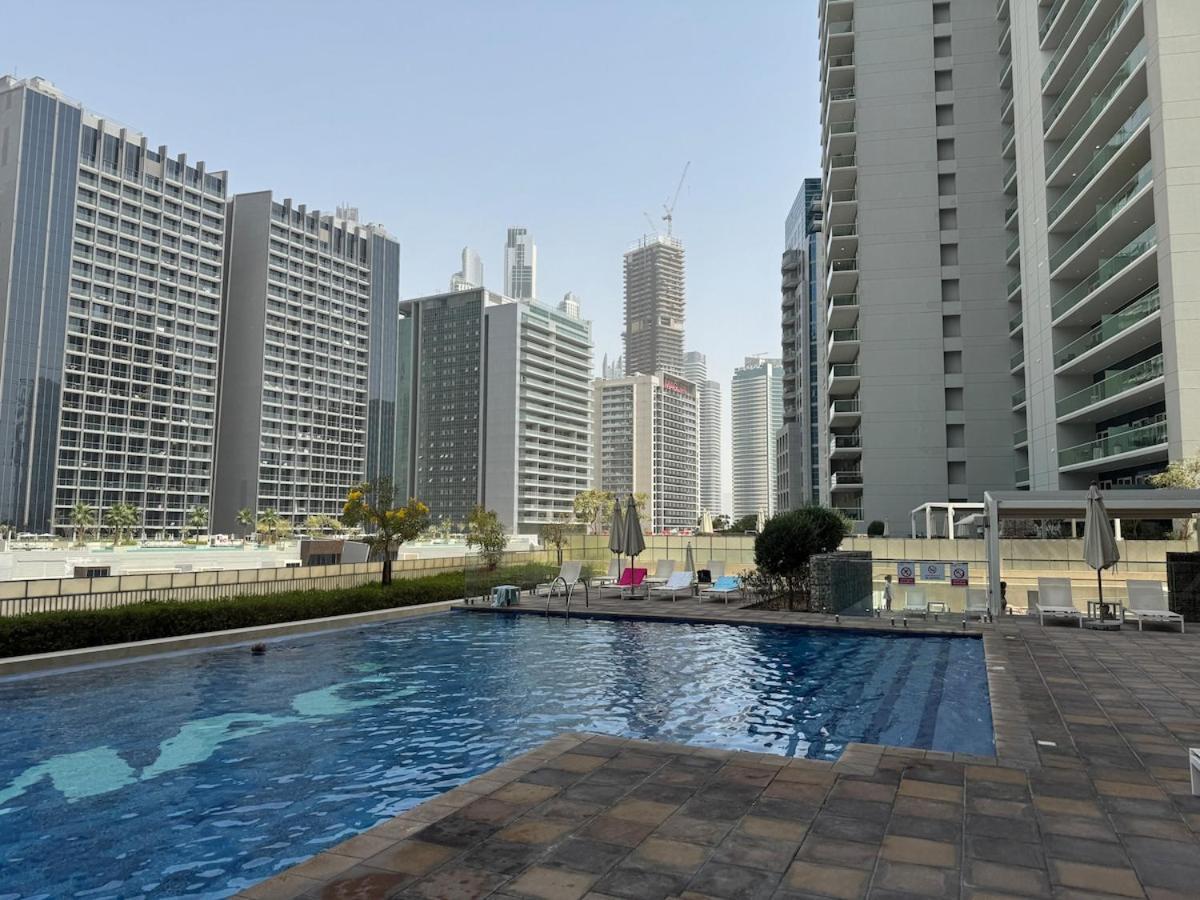 Luxury2br Canal View Free Parking & Water Downtown * Dubai